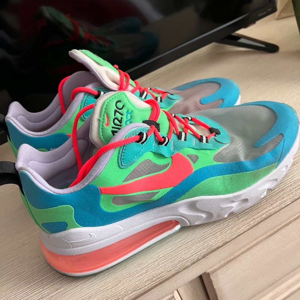 Nike Air Max 270 react women’s 11 shoe